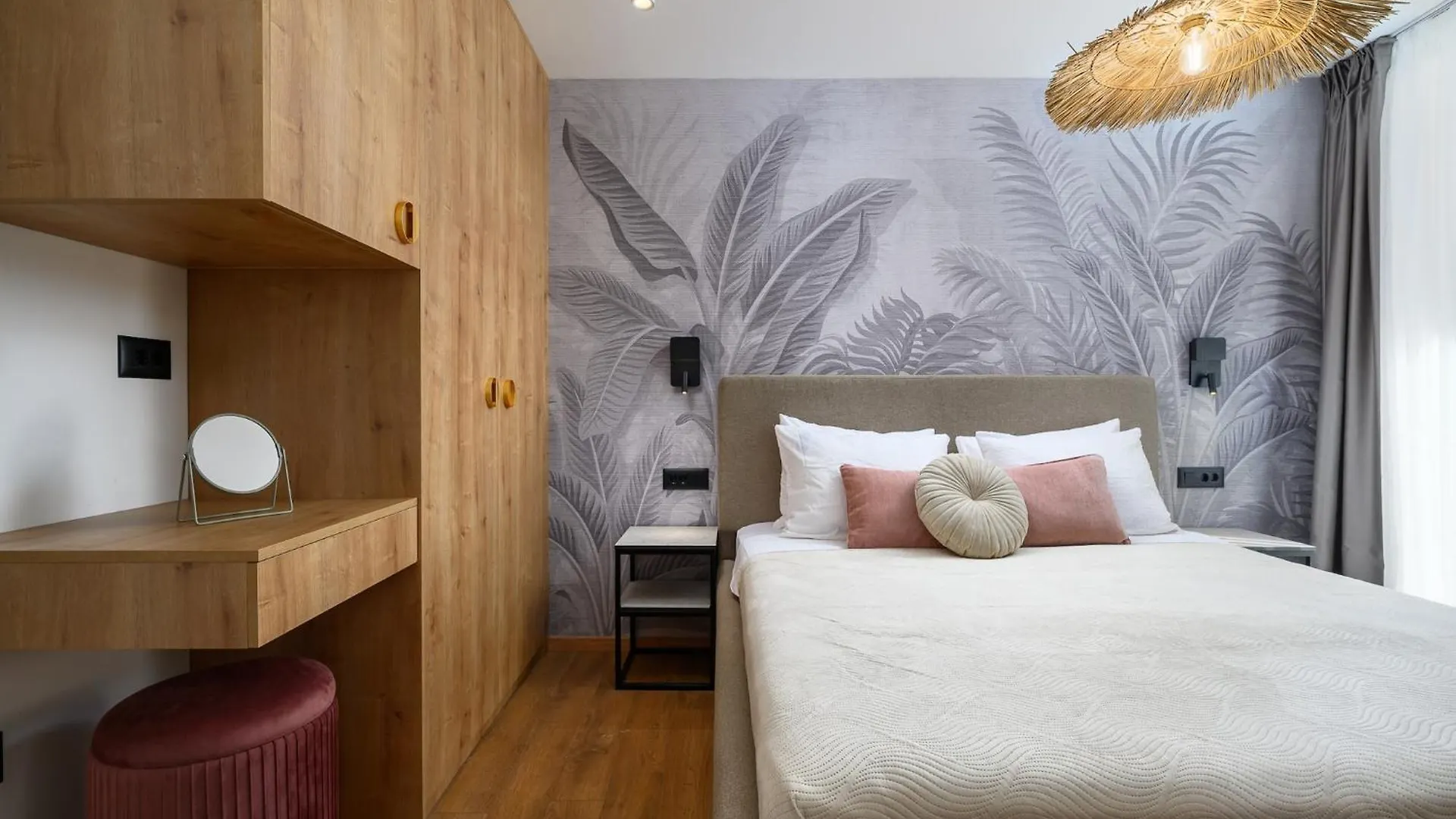 Room In An Apartment In Central Location 포레치