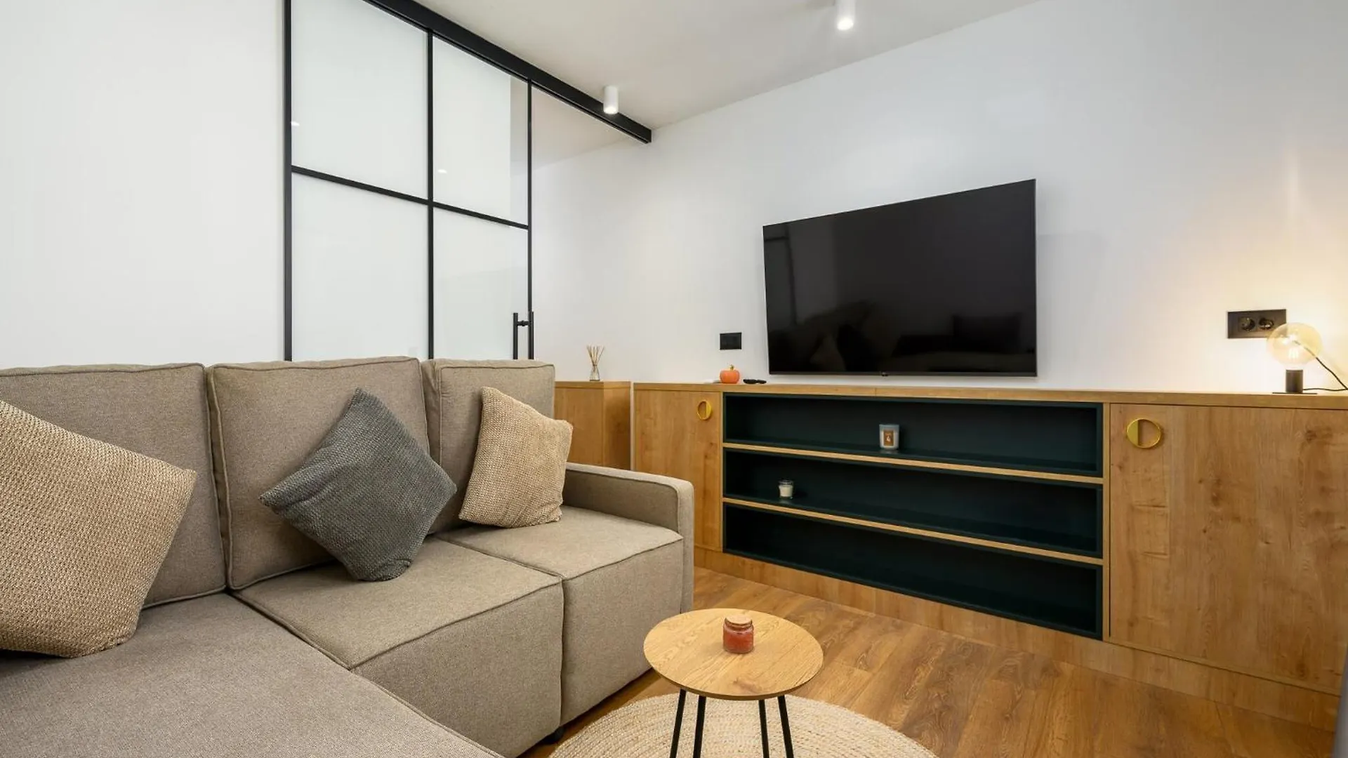Room In An Apartment In Central Location location